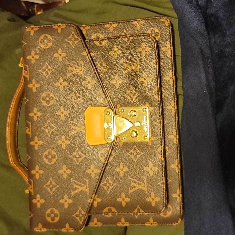 Louis Vuitton Great Condition Brown Mono Canvas Clutch with Original Key M51185
